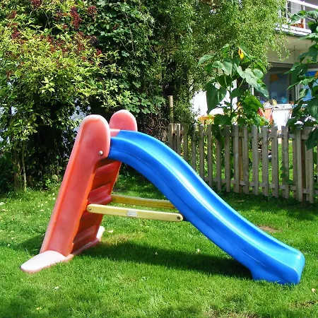 Frühstückspension Kinderfreundliches Gartenzimmer 2*