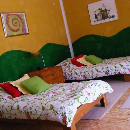 Frühstückspension Kinderfreundliches Gartenzimmer 2*